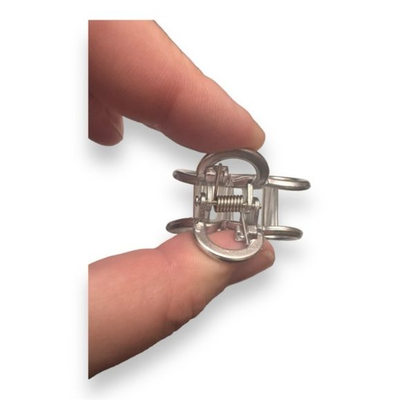 🆕 NWT Disney Minnie Mouse Hair Clip Frosted Silvertone - Picture 5 of 6